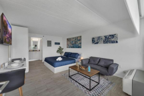Warm Studio 8 min to Disney w Pool and Free Parking